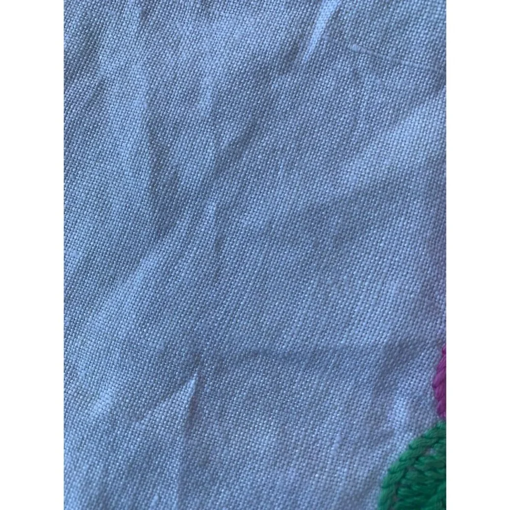 N/A linen table